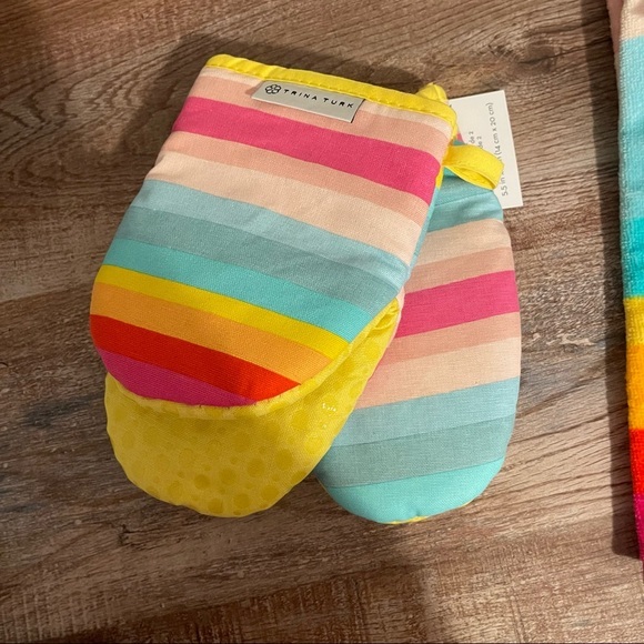 Trina Turk 2PCK Kitchen Towels + Mini Mitts - Picture 11 of 11